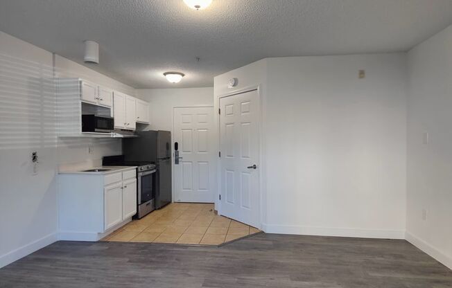 Studio, 1 bath, 329 sqft, $1,185, Unit 318