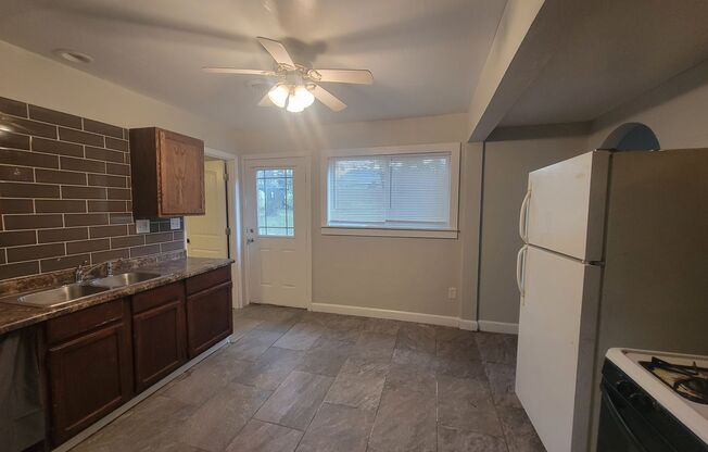 4 beds, 1 bath, $1,050