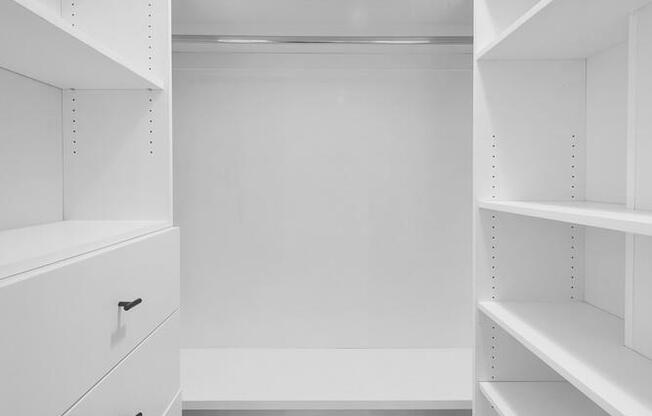 1 bed, 1 bath, 914 sqft, $5,700, Unit 7F