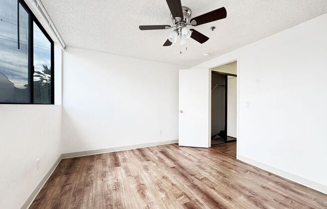 Pet Friendly One-Bedroom Condo with A/C and Parking near UH Manoa