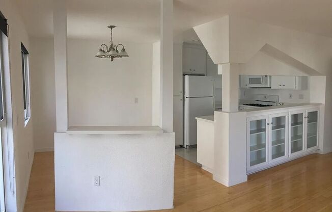 3 beds, 2 baths, 1,328 sqft, $4,700, Unit 2