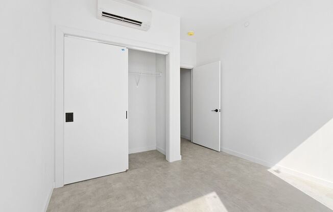 2 beds, 1 bath, 881 sqft, $1,975, Unit 520