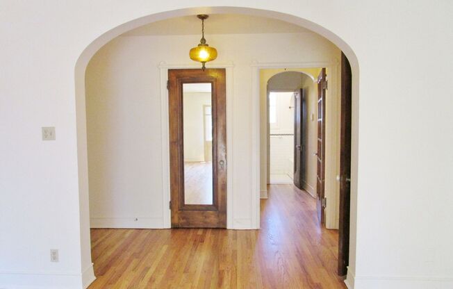 2 beds, 1 bath, $1,945, Unit 10