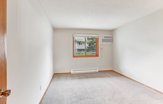 1 bed, 1 bath, 895 sqft, $1,299, Unit 2350-117