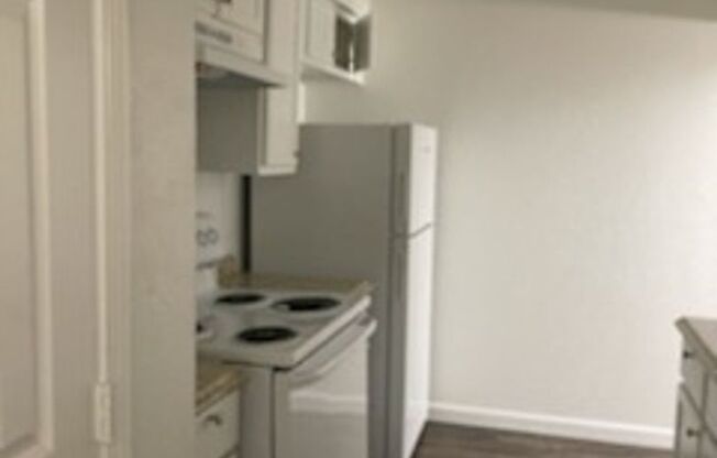 2 beds, 1.5 baths, 949 sqft, $1,450, Unit 281