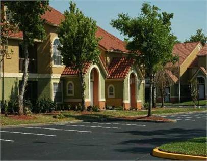 3 bedrooms 2 bath with balcony condo 1,247sqf of space with granite counter tops. Must see it! this unit is located in a gated community at Bella Vista Apartments just at walking distant from market places, restaurants, banks and more. Laundry room, pool,