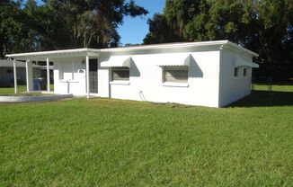 Mid century 3/1 home - Centrally located