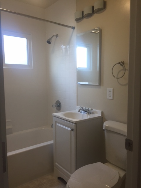 2 beds, 1 bath, $2,795, Unit 2041