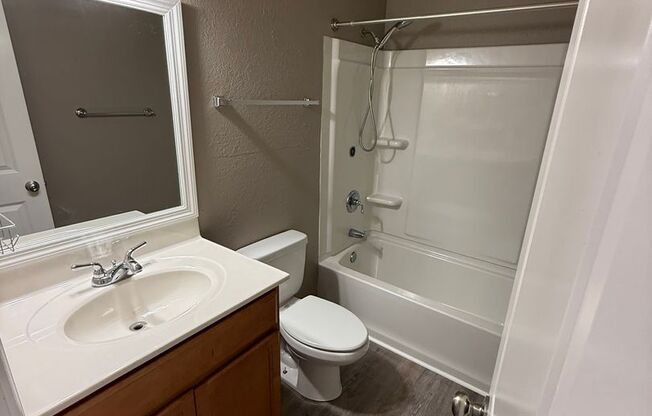 Live in Comfort at Evergreen Apartments in Knoxville!