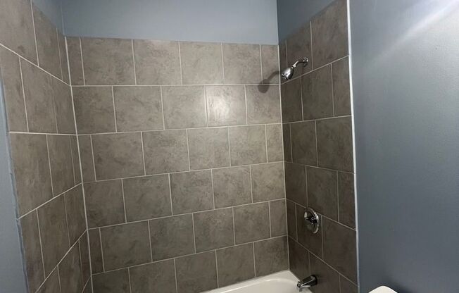 Beautiful Fully Renovated 2/1 Duplex!