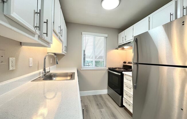 2 beds, 1 bath, 803 sqft, $1,455, Unit 94