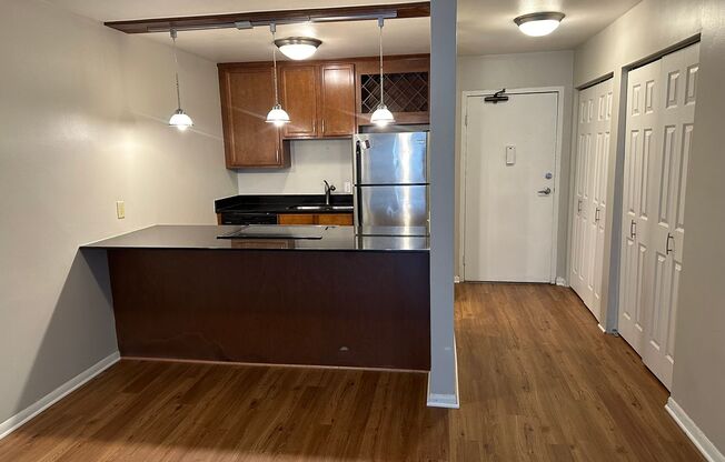 1 bed, 1 bath, 700 sqft, $1,295, Unit 309(R)