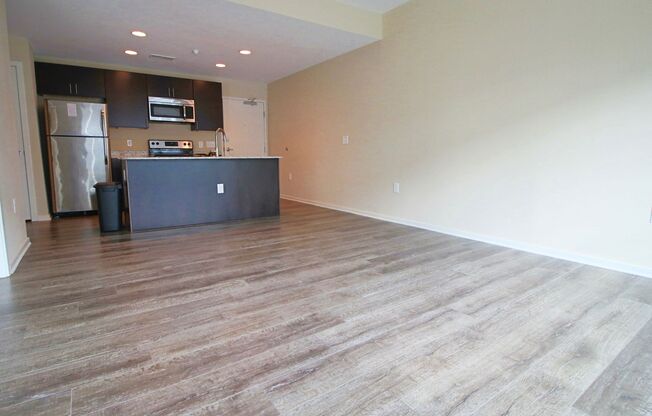 1 bed, 1 bath, 609 sqft, $1,295, Unit APT 224