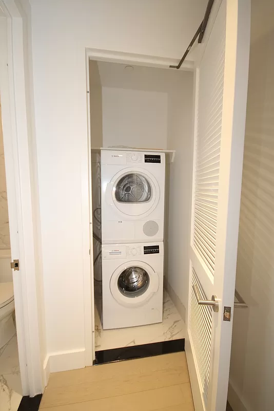 86 Fleet Pl.