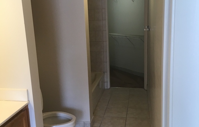 2 beds, 2 baths, 840 sqft, $1,877, Unit 4-0407