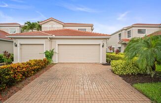 Beautiful Townhome in Laguna lakes 3 bedrooms 2 bathrooms in South Fort Myers