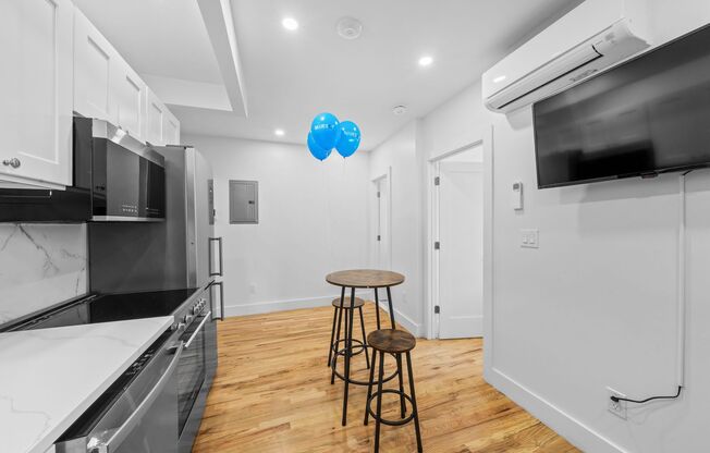 2 beds, 1 bath, 450 sqft, $3,238, Unit 9