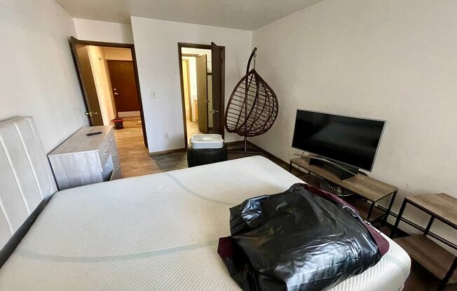 1 bed, 1 bath, $1,095, Unit 108