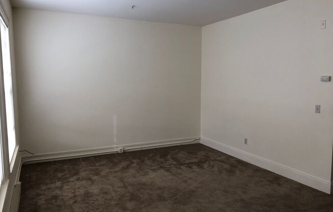 Studio, 1 bath, 400 sqft, $1,400