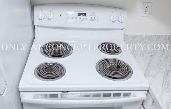 2 beds, 1 bath, 700 sqft, $1,349, Unit 27