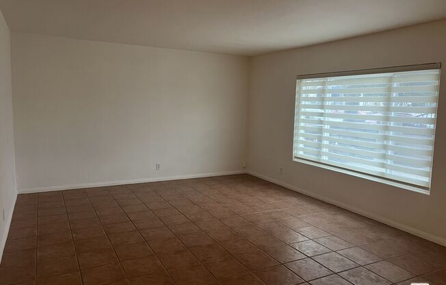 469 W 19 ST