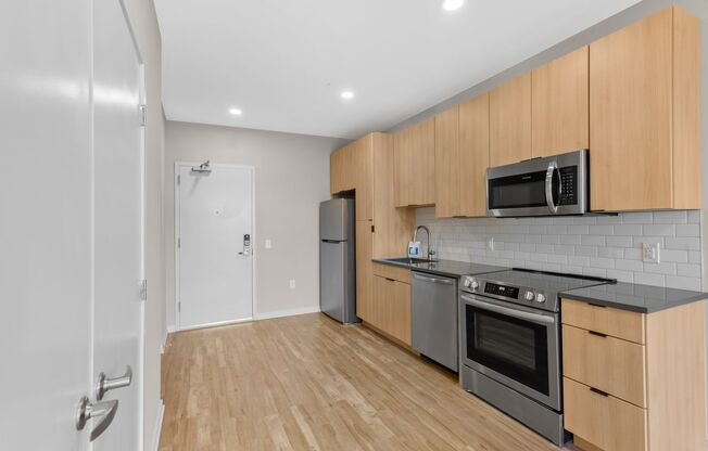 1 bed, 1 bath, 614 sqft, $2,140, Unit 427