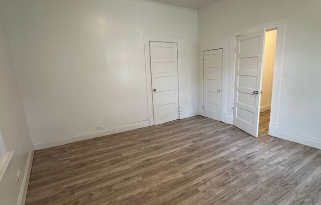 3 beds, 1 bath, $700