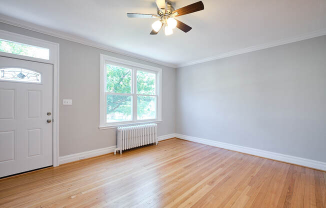 229 BRYANT ST NE