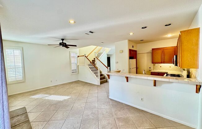 Beautiful 3B/3BA Home with Washer/Dryer & Attached Garage in Serra Mesa!