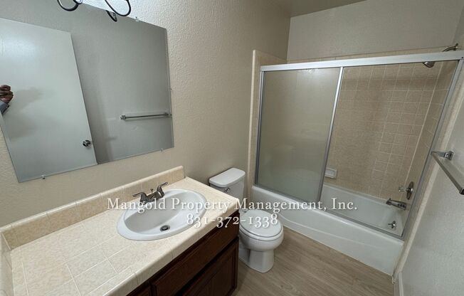 2 beds, 1 bath, 717 sqft, $2,275, Unit 38-H
