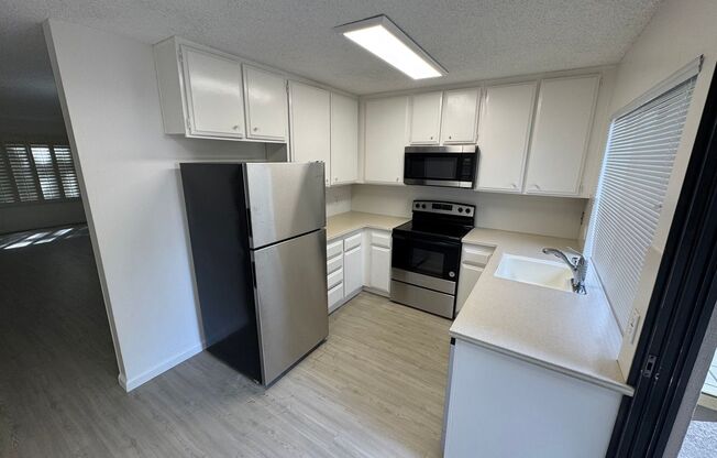 2 beds, 1 bath, $2,095