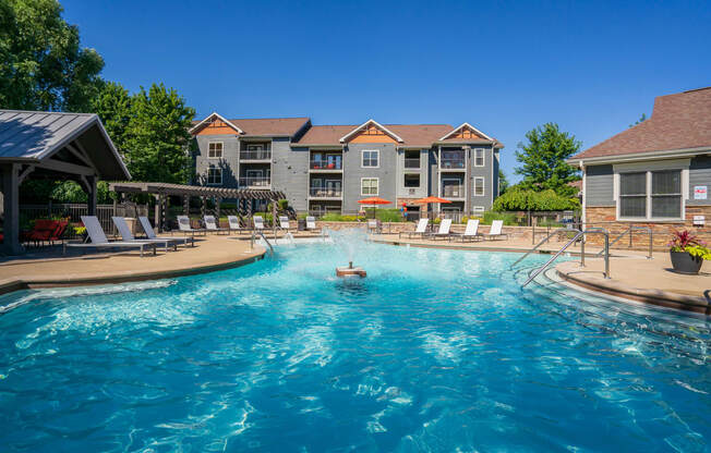 Spacious Outdoor Pool With Fountain & Sundeck