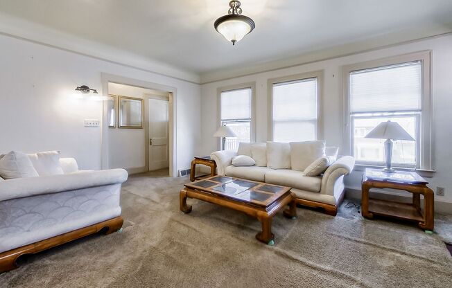 Welcome to this beautiful 2 bedroom, 2 bathroom home located in the charming neighborhood of Grosse Pointe Park, MI