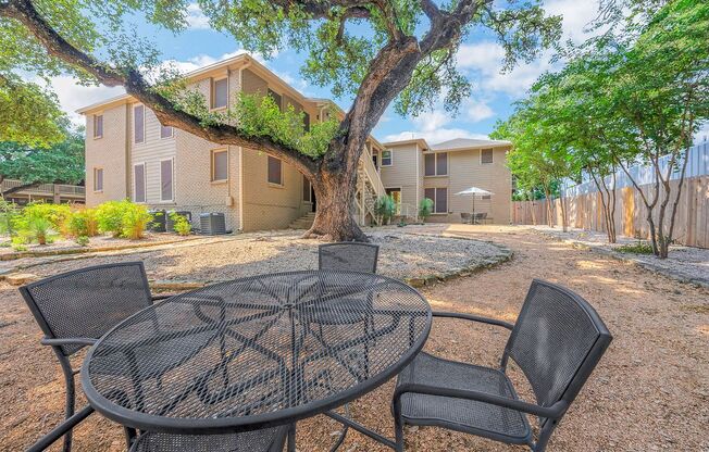 1 bed, 1 bath, 650 sqft, $999, Unit BOU-121