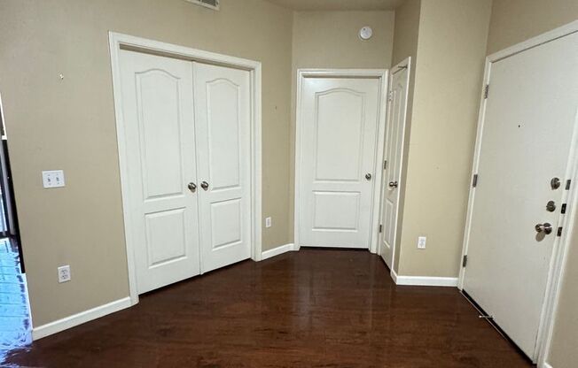 2 beds, 2 baths, $1,695, Unit UNIT 288