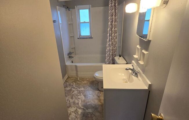 110-112 N TERRACE AVE