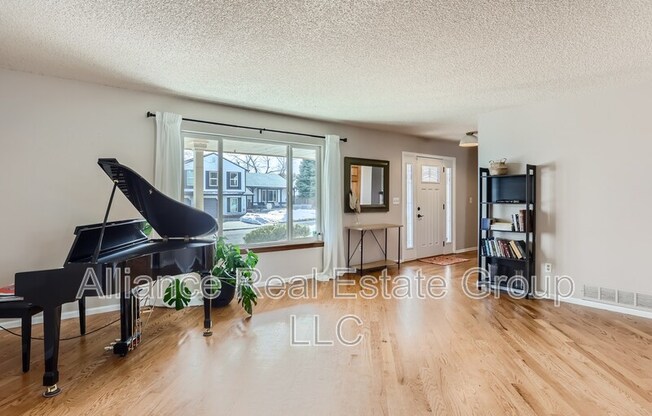 10103 W GEDDES CIR