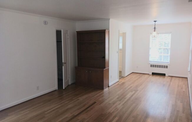 2 beds, 1 bath, 901 sqft, $1,929, Unit 22