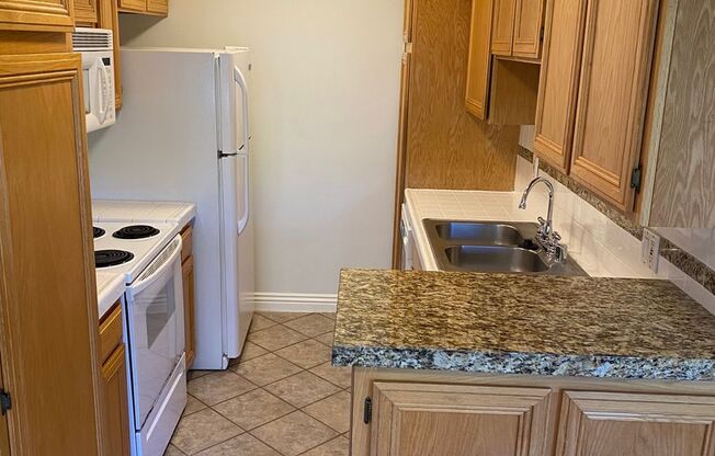 2 beds, 2 baths, $2,975, Unit 215