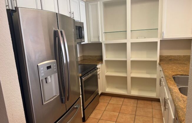 Charming Condo offer convinience and seclusion