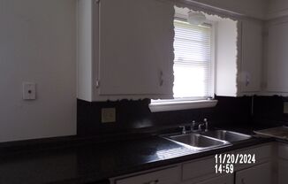 3 beds, 1 bath, $895