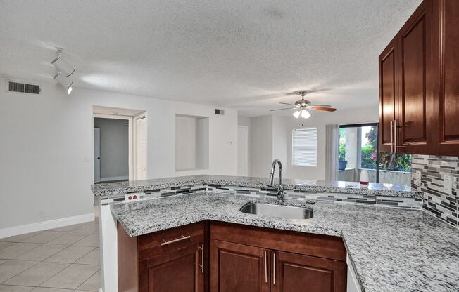 2 beds, 2 baths, $2,000, Unit APARTMENT 407