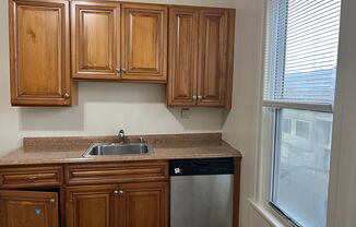 3 beds, 1 bath, 750 sqft, $2,950, Unit Unit 4