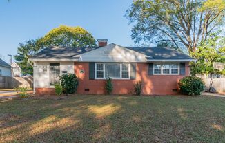 Charming move in ready ranch home in Charlotte