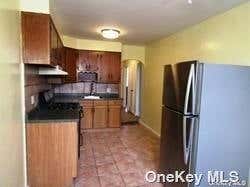 2 beds, 1 bath, $2,500, Unit 2