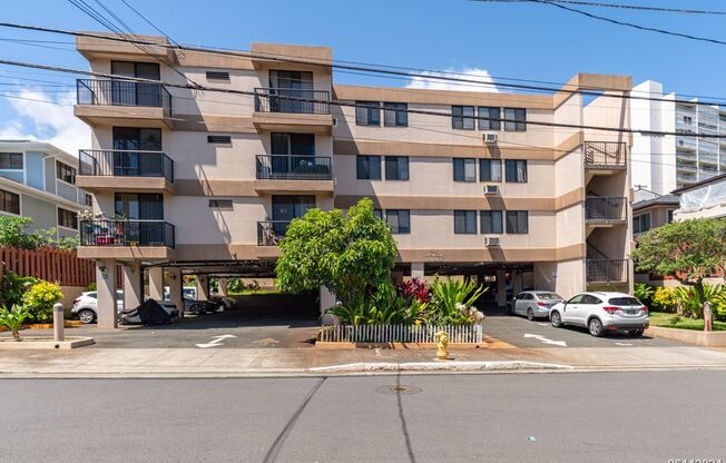 2BD/1BA/1 Assigned Stall Condo in Spencer Terrace