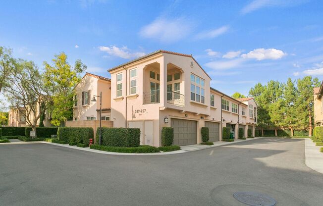 Modern Stonegate Condo with Balcony & Resort Amenities!