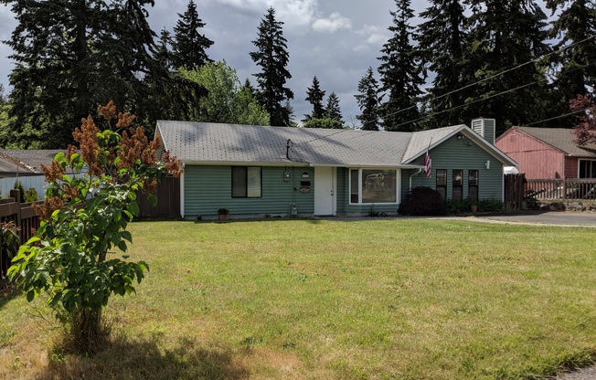 Mountlake Terrace Rambler for Rent with Central A/C! Large Yard!
