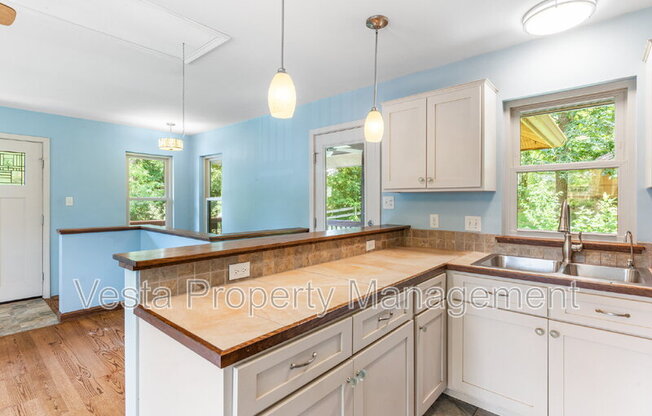 10 WELLSPRING LN