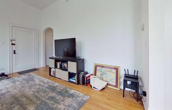 Second Floor Lakeview One Bedroom